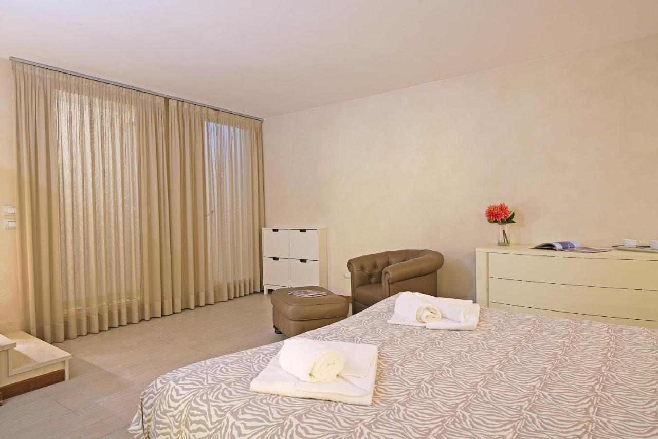 Giulia Luxury Apartment ซีร์มิโอเน ภายนอก รูปภาพ